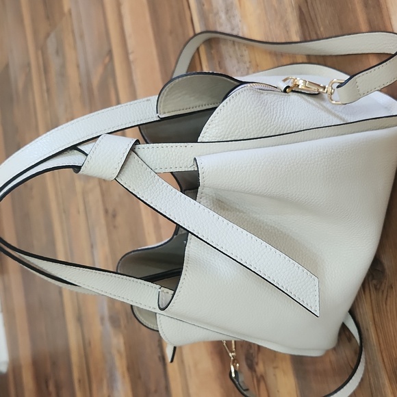 Amerai Handbags - Stylish Cream Crossbody Bag